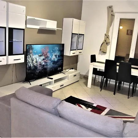 Location Appartement 4 Pieces Proche Centre-Ville Et Autoroutes Melun Esterno foto