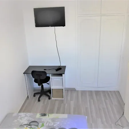 Location Appartement 4 Pieces Proche Centre-Ville Et Autoroutes Melun Esterno foto