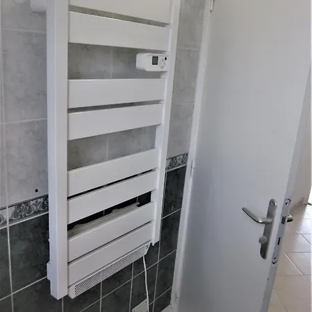 Location Appartement 4 Pieces Proche Centre-Ville Et Autoroutes Melun Esterno foto