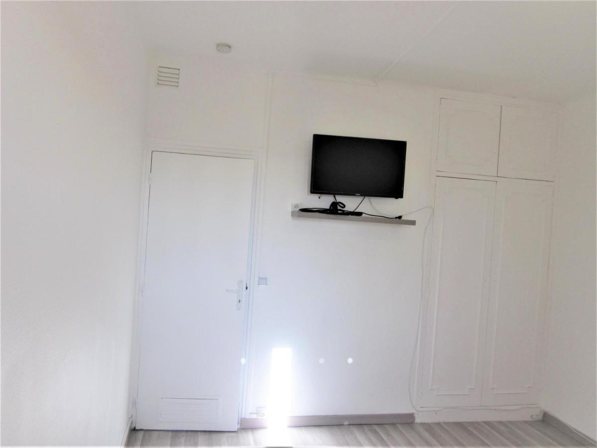 Location 4 Pieces Proche Centre-ville Et Autoroutes Apartment