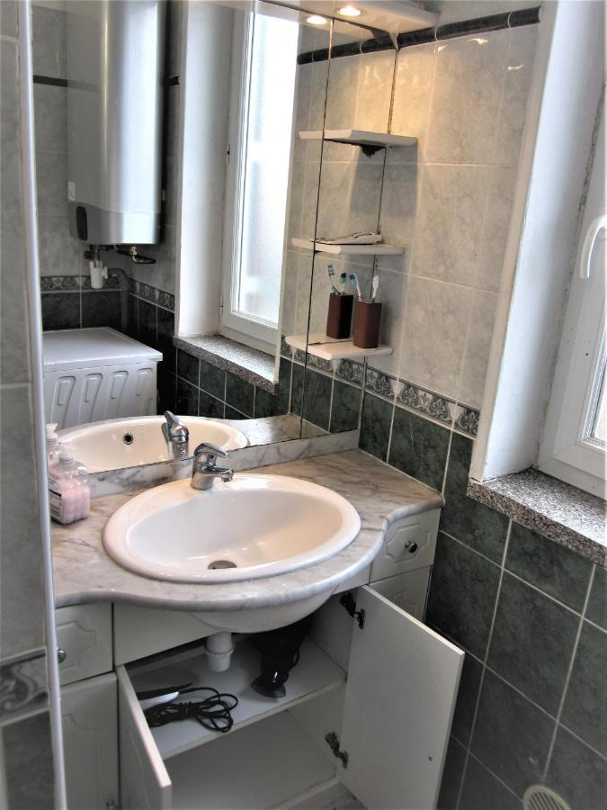 Location 4 Pieces Proche Centre-ville Et Autoroutes Apartment *