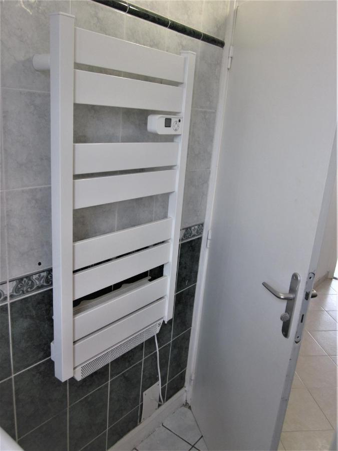 Location 4 Pieces Proche Centre-ville Et Autoroutes Apartment
